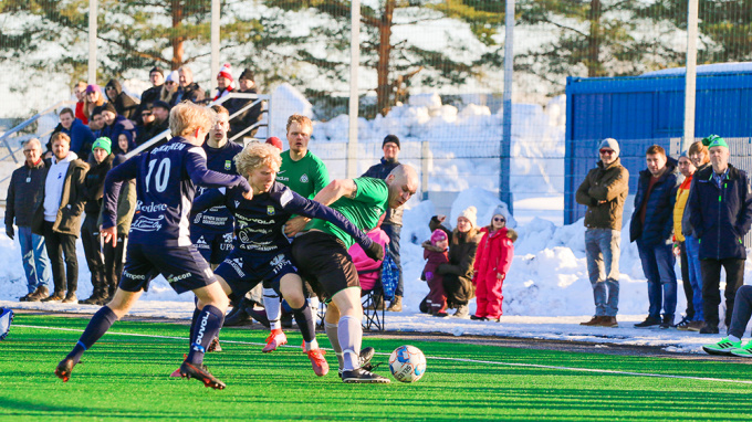 TuPS MyPa Suomen Cup 12032022 MyPan Olli Mäkelä ja Juho Innanen kamppailevat pallosta